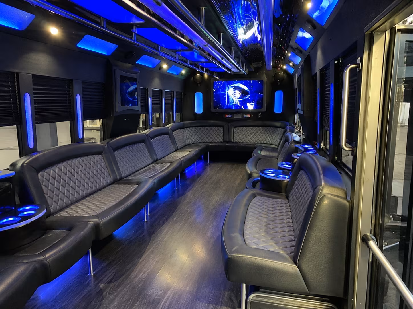 Maitland Winery Tour & Pub Crawl Transportation party bus exterior